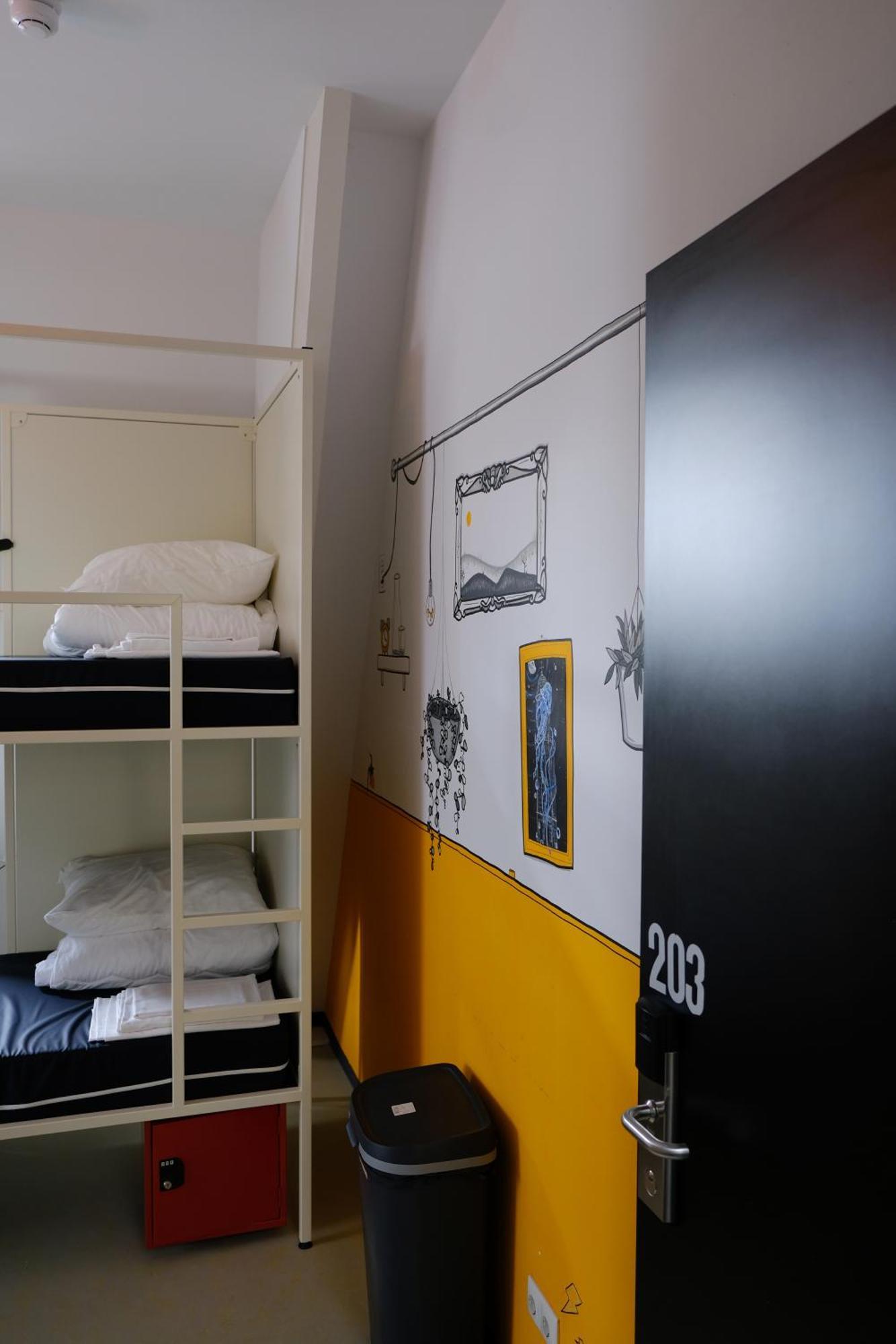 Hostel & Bar De Basis Zwolle  Eksteriør bilde